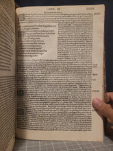 Load image into Gallery viewer, Q. Horatii Flacci Odarum libri quattuor Epodi Carmen saeculare Porphyrio Anto. Manci. Ascensio interpretibus, 1520