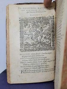 Omnia Andreae Alciati Emblemata cum commentariis, quibus emblematum aperta origin mens auctoris explicatur, et obscura omnia dubiaque illustrator, adjecta ad calcem nota posteriores per Claud. Minoem, 1589