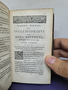 Ioannis Seldeni De successionibus ad leges Ebraeorum: In Bona Defunctorum, Liber Singularis: in Pontificatum, Libri Duo, 1638