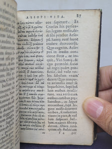 Fabulae Elegantissimis Eiconibus Veras Animalium Species ad Viuum Adumbrantes. Fabellae XXXXIIII. Batrachomyomachia, hoc est, ranarum et murium pugna. Galeomyomachia, hoc est, felium et murium pugna, tragoedia Greca, 1570