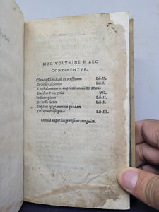 Hoc volumine haec continentur: Claudii Claudiani in Ruffinum lib. II: de bello Gildonico; epithalamium in nuptiis Honorii et Mariae; eiusdem panegyrici; in Eutropium lib.II; de bello Getico; epigrammata quaedam: de raptu Proserpinae lib. III, 1519