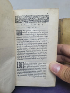 Titi Livii Historiarum Libri ex Recensione Heinsiana; And; Joh. Fred. Gonovii ad T. Livii patavini libros superstites notae, 1645/1644
