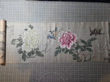 Load image into Gallery viewer, Tori to Sakana no Makimono (Birds and Fish Scroll), Circa 1820-1860. An Emakimono Handscroll of Numerous Birds and Fish Paintings, Over Four Meters in Length