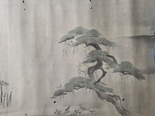 Load image into Gallery viewer, Kanō-ha Nihon Fūkeizu Makimono (Kano School Japanese Landscape Scroll), Circa 1650-1750. A Beautiful Landscape Emakimono Handscroll on Silk