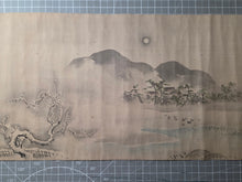 Load image into Gallery viewer, Kanō-ha Nihon Fūkeizu Makimono (Kano School Japanese Landscape Scroll), Circa 1650-1750. A Beautiful Landscape Emakimono Handscroll on Silk