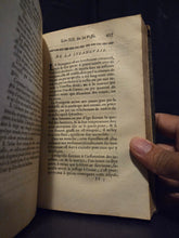Load image into Gallery viewer, Le Medecin Sincere qui Enseigne par une Méthode Aisee a Connoitre, à guérir, à soulager et à prévenir les maladies, par des remedes doux &amp; faciles a composer 1696. Scarce Copy of this Guidebook on Illnesses, Natural Sciences, and More