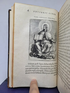 Sibyllina Oracula. Ex vett. codd. aucta, renovata, et notis illustrata a D. Johanne Opsopoeo Brettano. Cum interpretatione Latina Sebastiani Castalionis et Indice, 1599